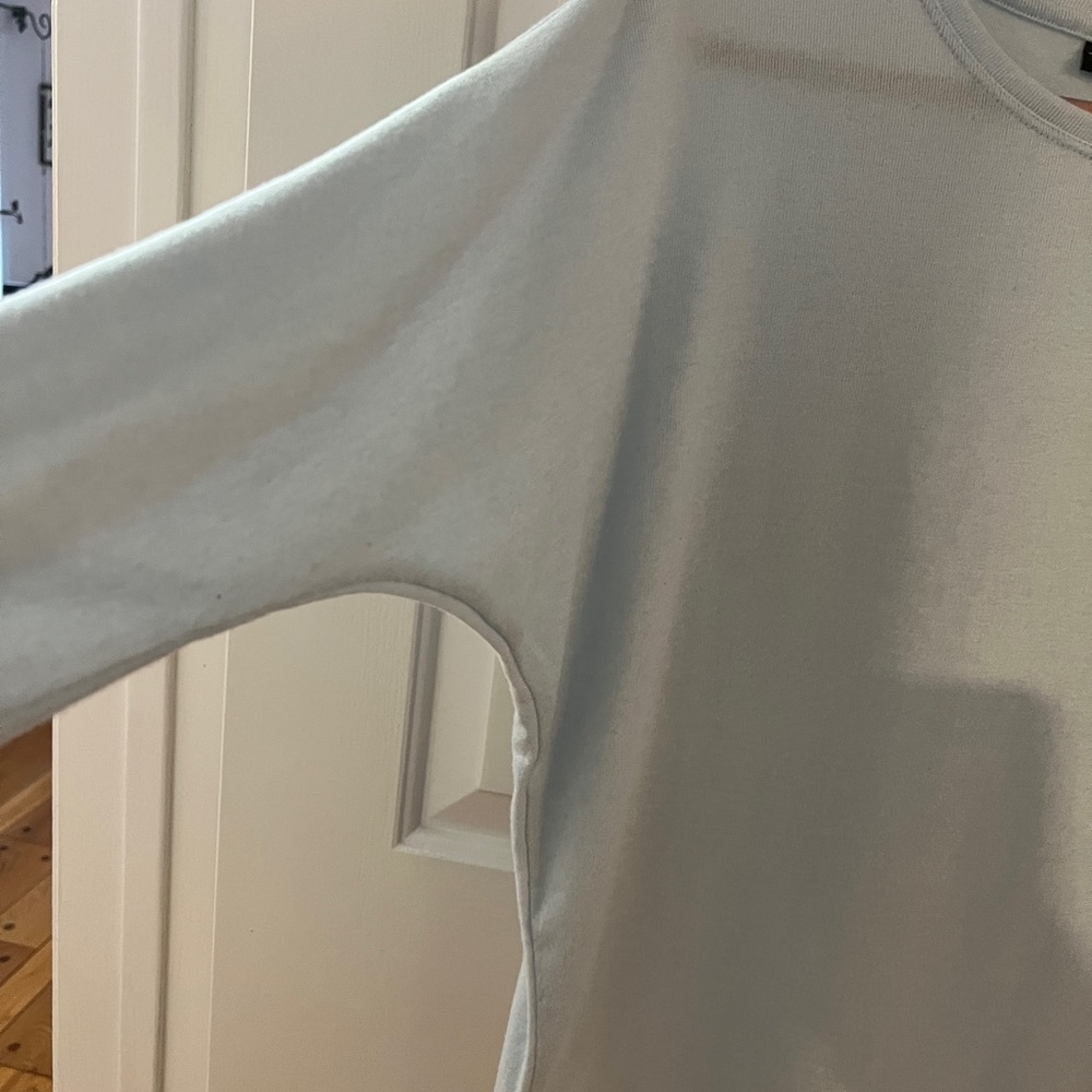 TAHARI SWEATER. Lightweight. Robins Egg Blue SZ Small Petite. Loose/Forg… - Picture 5 of 5